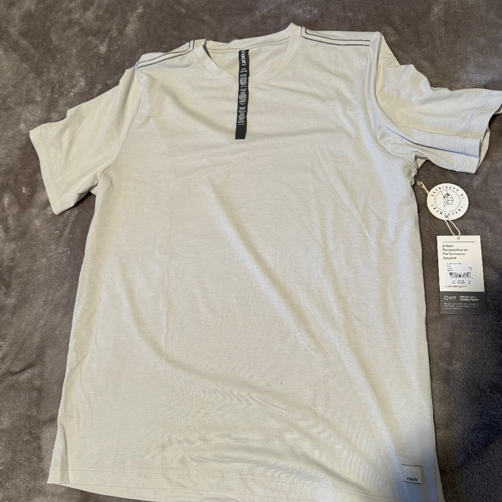Vuori Current Tech Tee - Medium - Salt